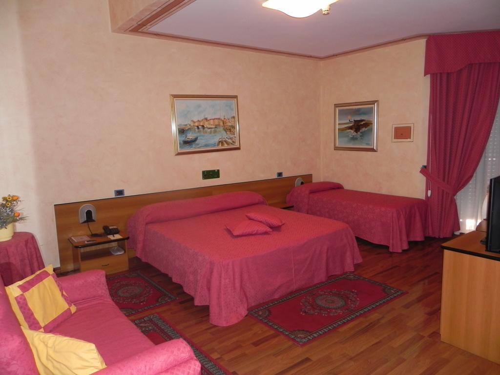 Hotel La Ruota Pianfei Kamer foto