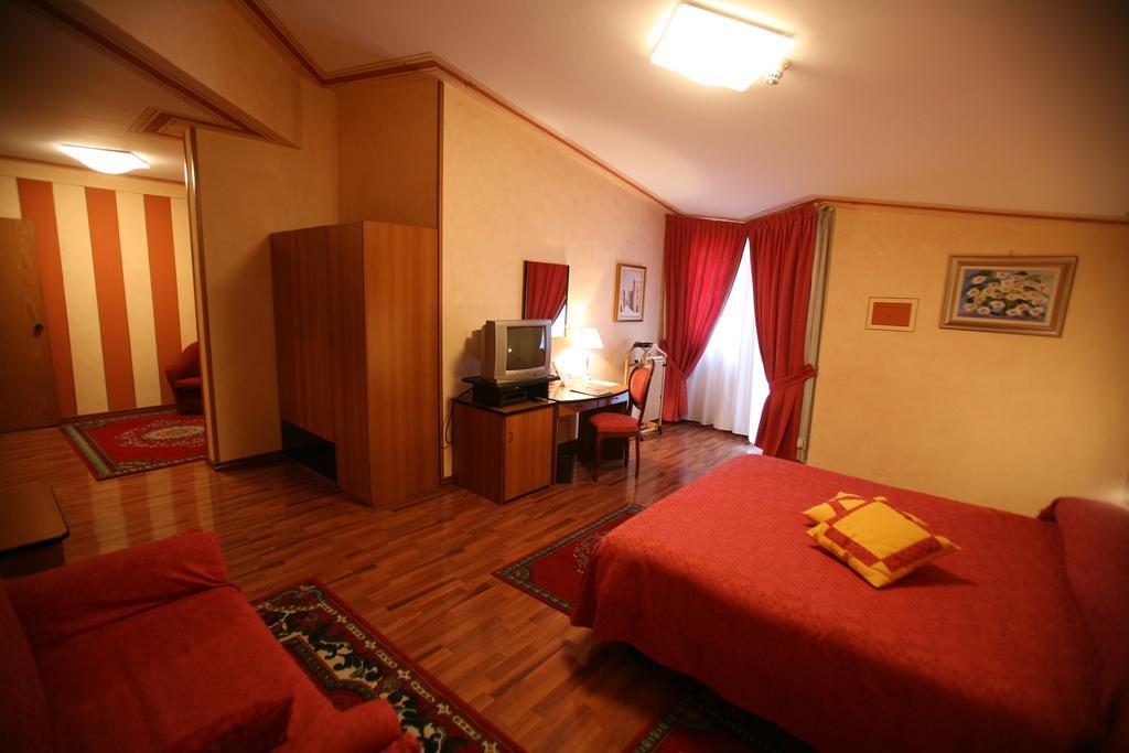 Hotel La Ruota Pianfei Kamer foto
