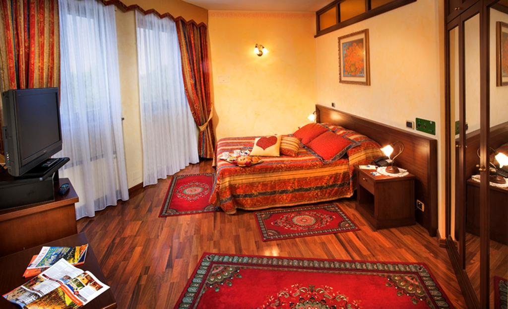 Hotel La Ruota Pianfei Kamer foto