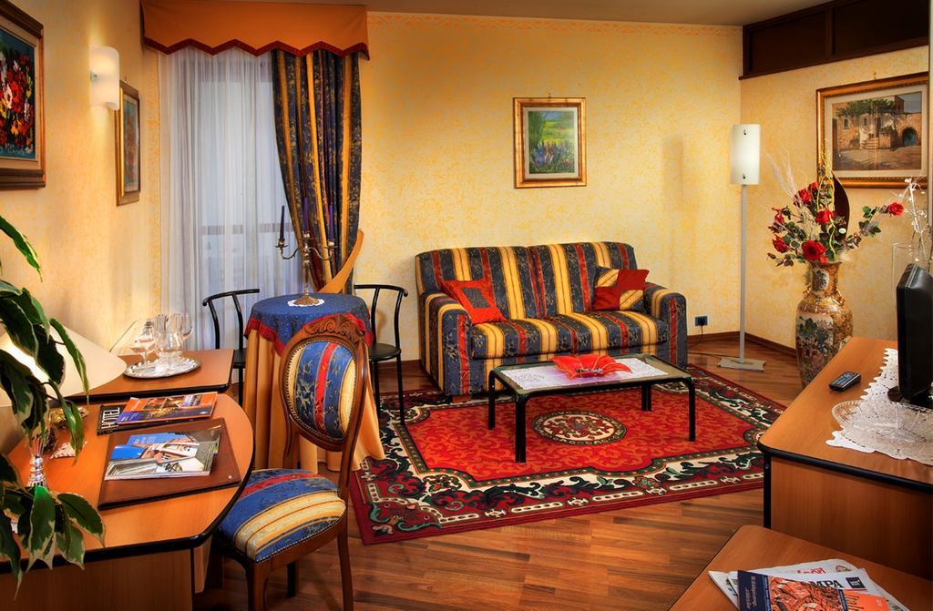 Hotel La Ruota Pianfei Kamer foto